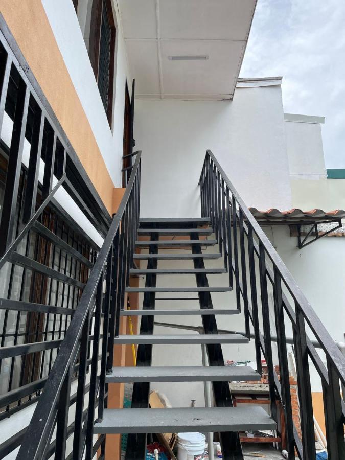 Mario Alajuela Exterior foto